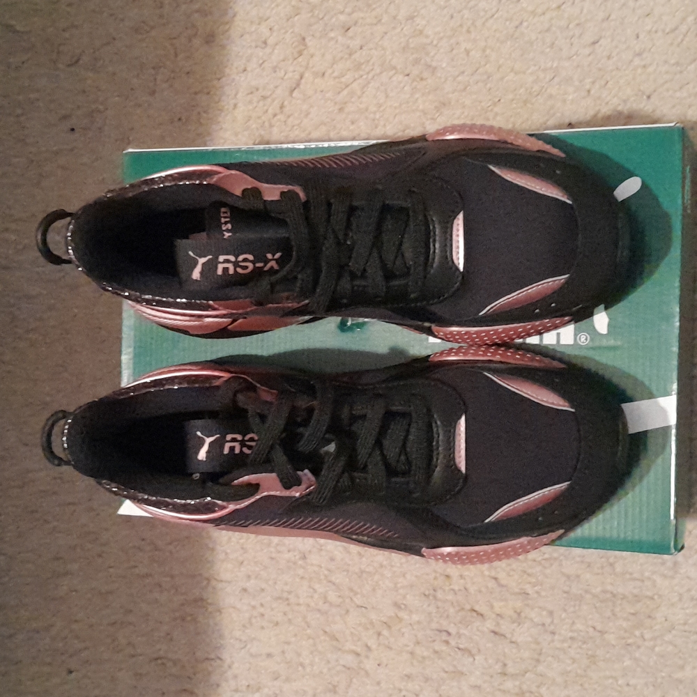 Brand New Black Rose Gold Puma Women Sneakers Size 8.5